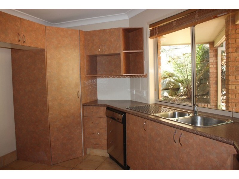 6 Gould Place, Pacific Pines QLD 4211