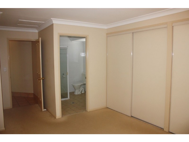 6 Gould Place, Pacific Pines QLD 4211