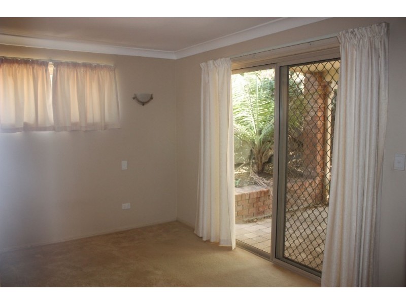 6 Gould Place, Pacific Pines QLD 4211