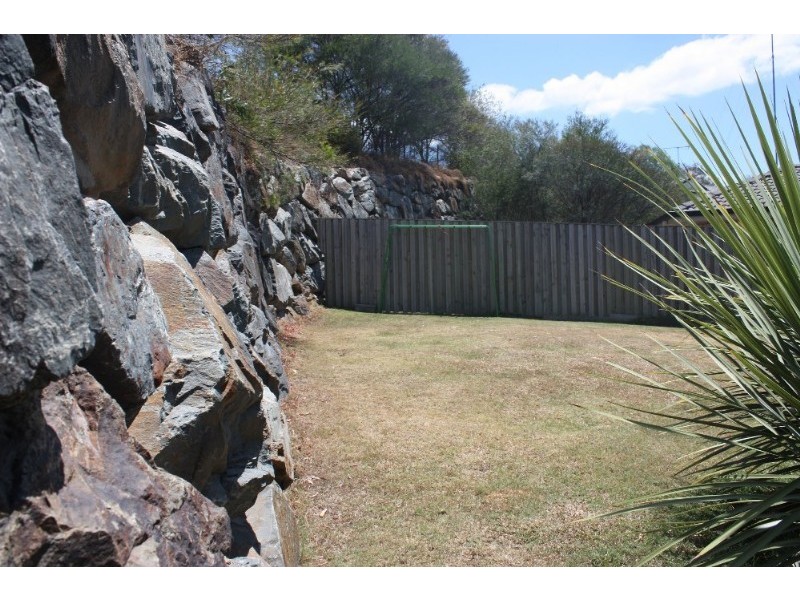 6 Gould Place, Pacific Pines QLD 4211