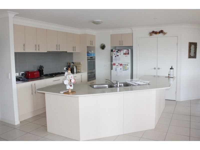 25 Sangster Crescent, Pacific Pines QLD 4211