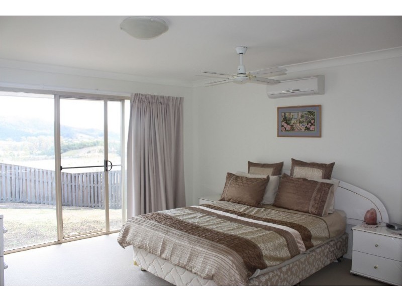 25 Sangster Crescent, Pacific Pines QLD 4211