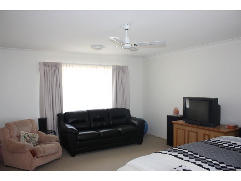 25 Sangster Crescent, Pacific Pines QLD 4211