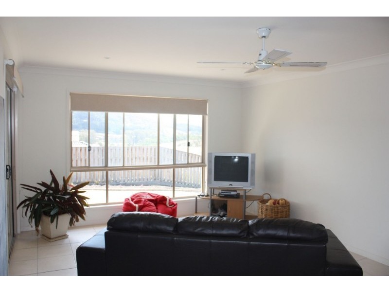 25 Sangster Crescent, Pacific Pines QLD 4211