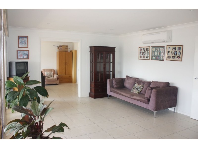 25 Sangster Crescent, Pacific Pines QLD 4211