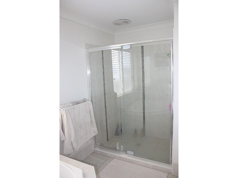 25 Sangster Crescent, Pacific Pines QLD 4211