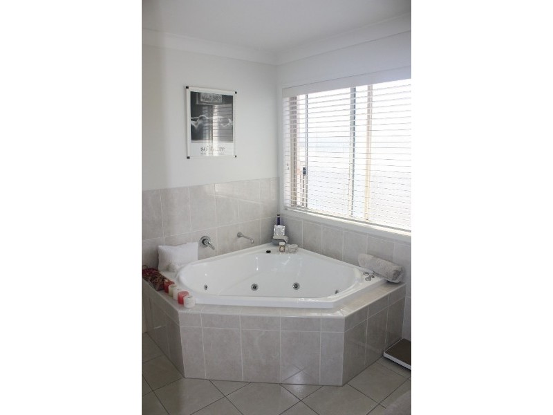 25 Sangster Crescent, Pacific Pines QLD 4211