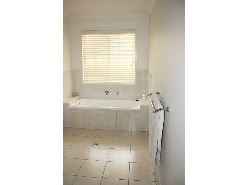 25 Sangster Crescent, Pacific Pines QLD 4211