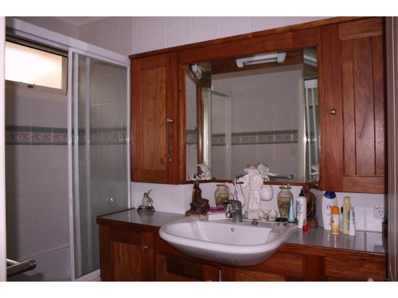 17 Petersen Avenue, Southport QLD 4215