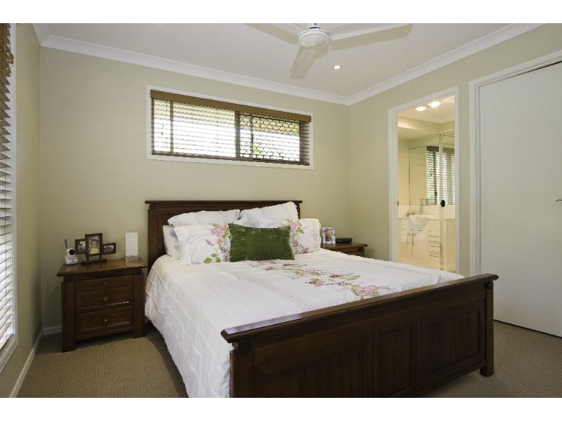 12 White Cap Close, Pacific Pines QLD 4211