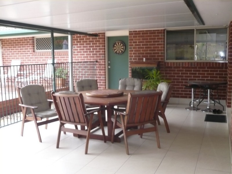 12 White Cap Close, Pacific Pines QLD 4211