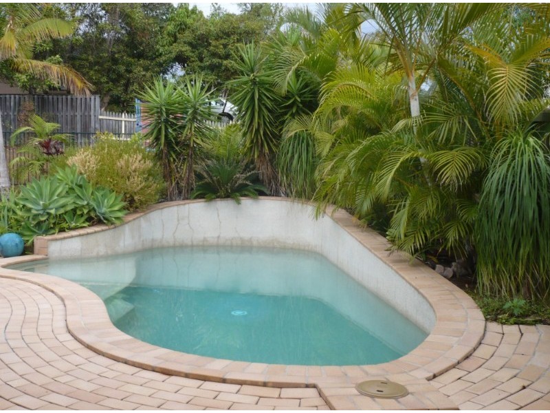 12 White Cap Close, Pacific Pines QLD 4211