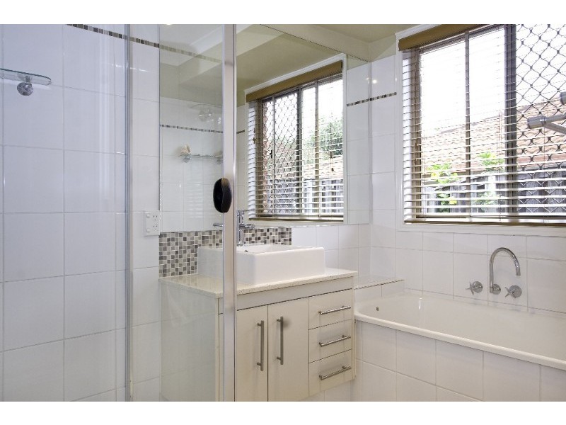 12 White Cap Close, Pacific Pines QLD 4211