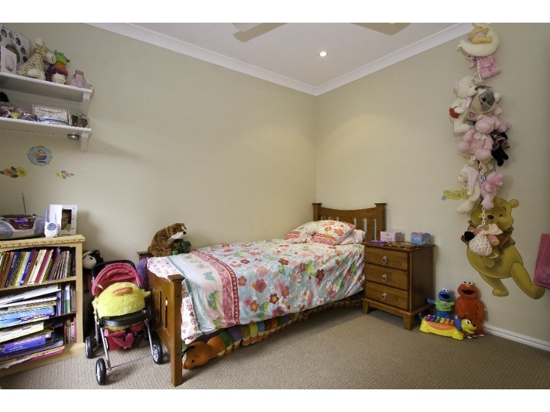 12 White Cap Close, Pacific Pines QLD 4211