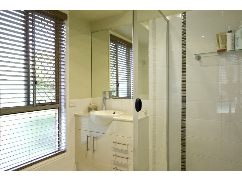 12 White Cap Close, Pacific Pines QLD 4211