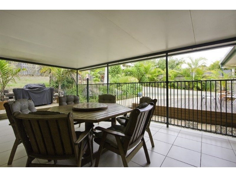 12 White Cap Close, Pacific Pines QLD 4211