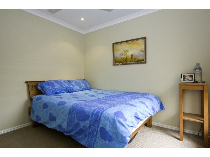 12 White Cap Close, Pacific Pines QLD 4211