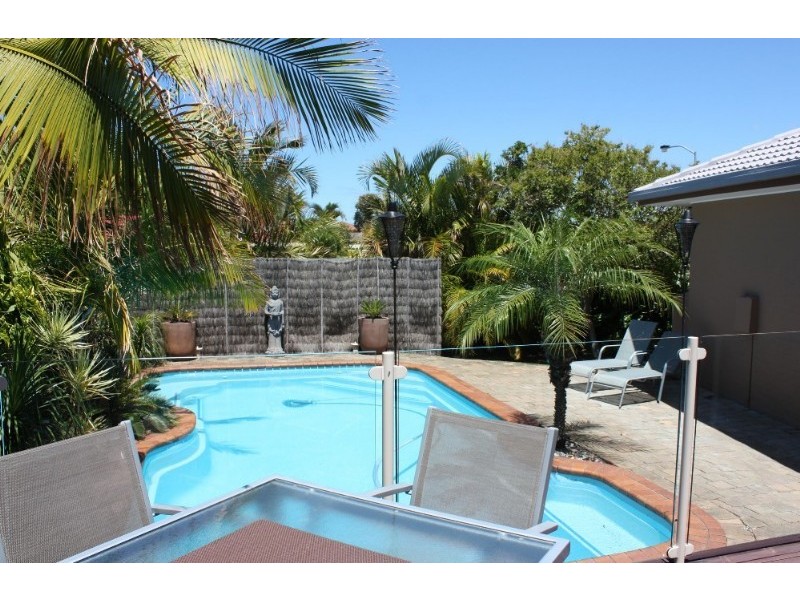 29 Collins Crescent, Benowa QLD 4217