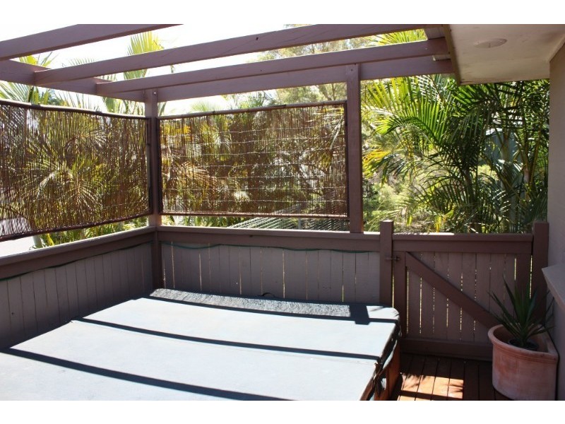 29 Collins Crescent, Benowa QLD 4217