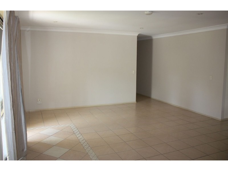 20 Sturt Street, Molendinar QLD 4214