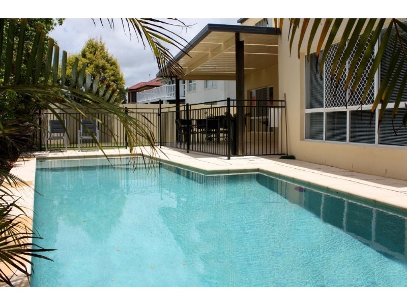 18 Maltravers Drive, Arundel QLD 4214