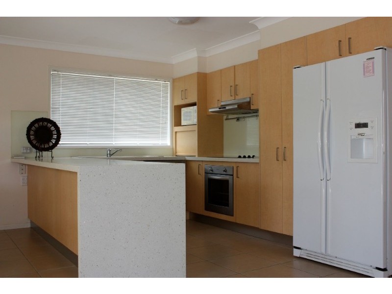 18 Maltravers Drive, Arundel QLD 4214