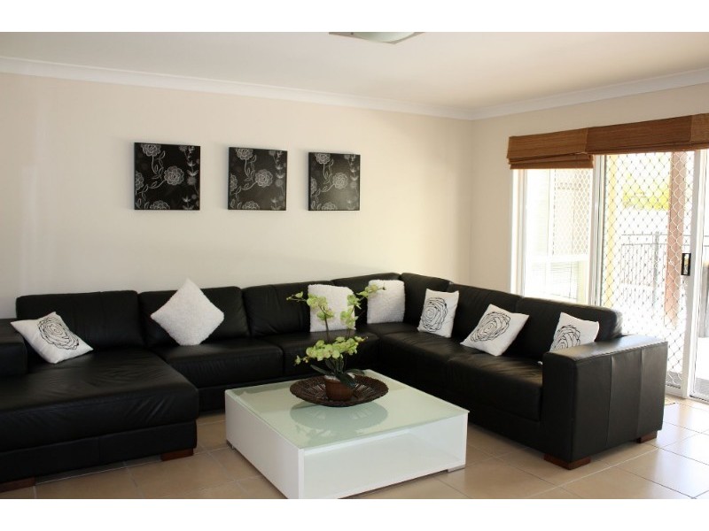 18 Maltravers Drive, Arundel QLD 4214