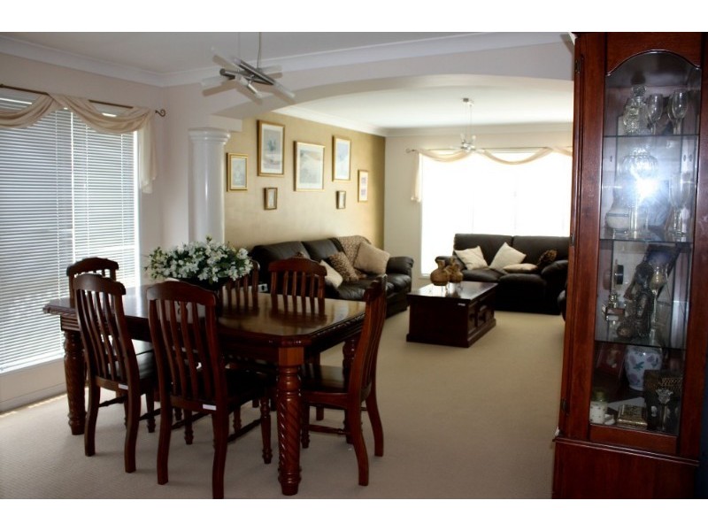 18 Maltravers Drive, Arundel QLD 4214