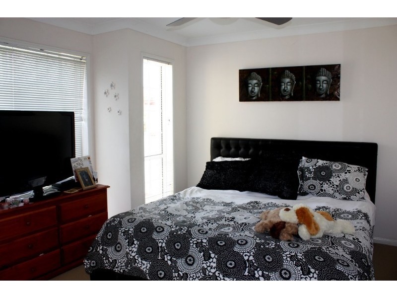 18 Maltravers Drive, Arundel QLD 4214