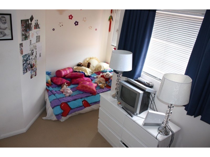 18 Maltravers Drive, Arundel QLD 4214