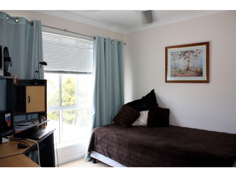 18 Maltravers Drive, Arundel QLD 4214