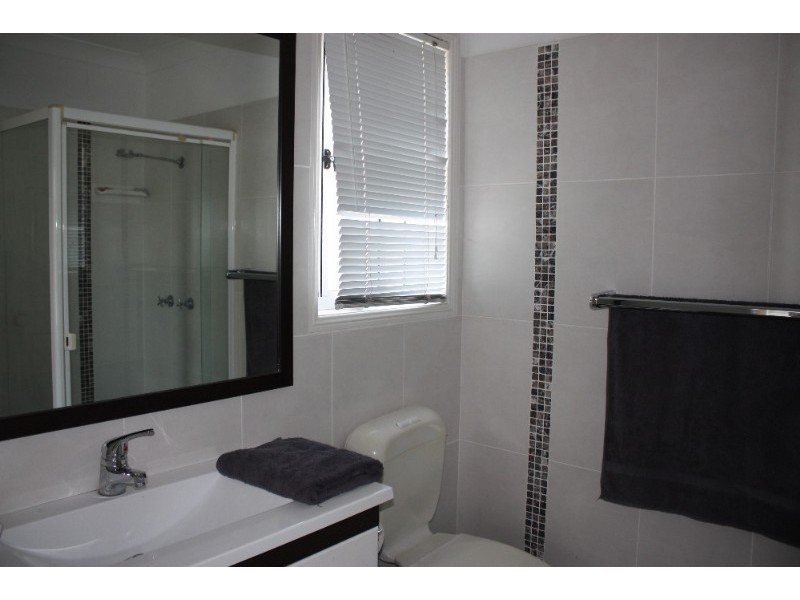 18 Maltravers Drive, Arundel QLD 4214