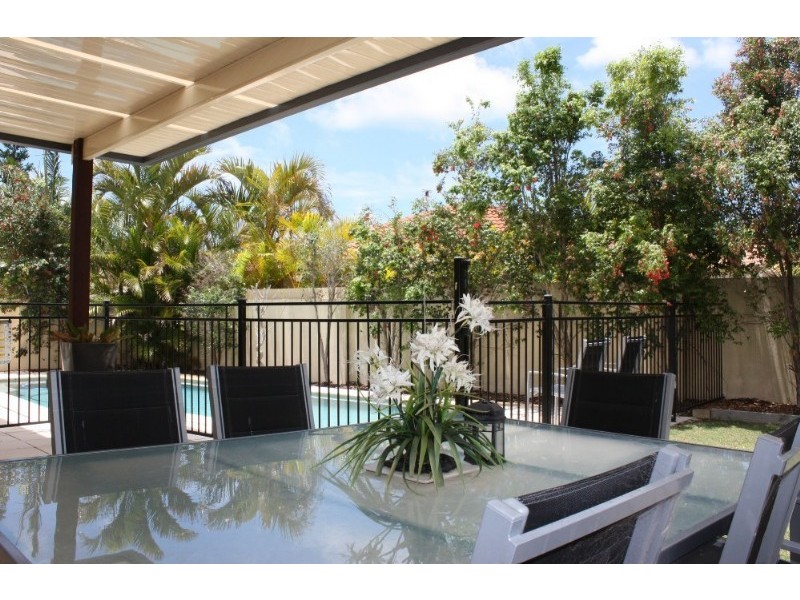 18 Maltravers Drive, Arundel QLD 4214