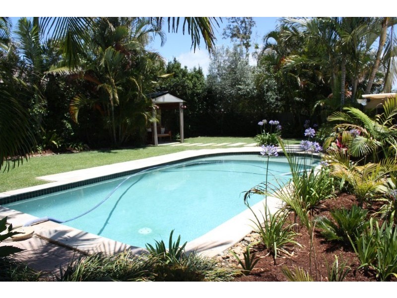 18 Lothian Avenue, Sorrento QLD 4217