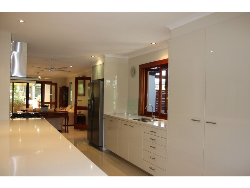 18 Lothian Avenue, Sorrento QLD 4217