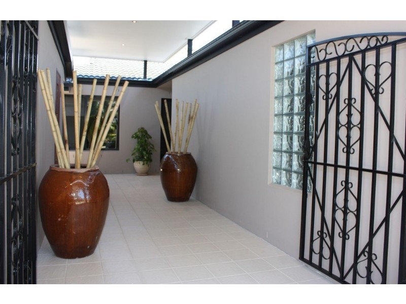 18 Lothian Avenue, Sorrento QLD 4217