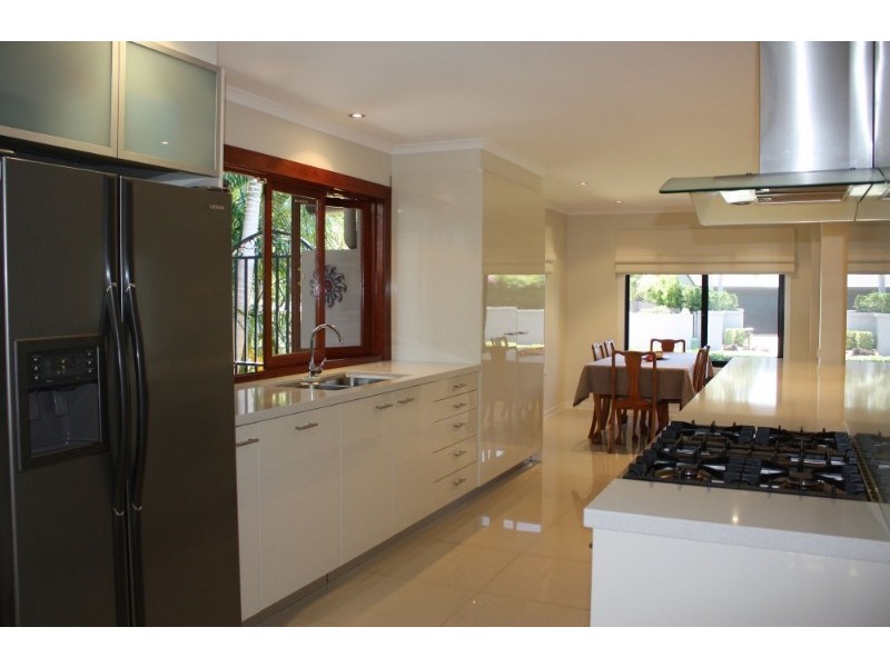 18 Lothian Avenue, Sorrento QLD 4217