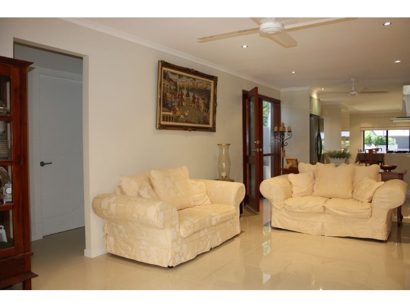 18 Lothian Avenue, Sorrento QLD 4217