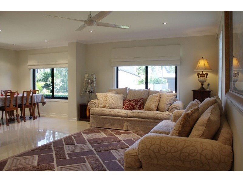 18 Lothian Avenue, Sorrento QLD 4217