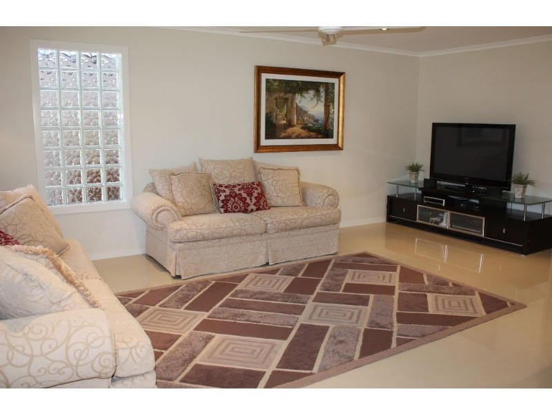 18 Lothian Avenue, Sorrento QLD 4217