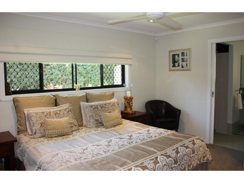 18 Lothian Avenue, Sorrento QLD 4217