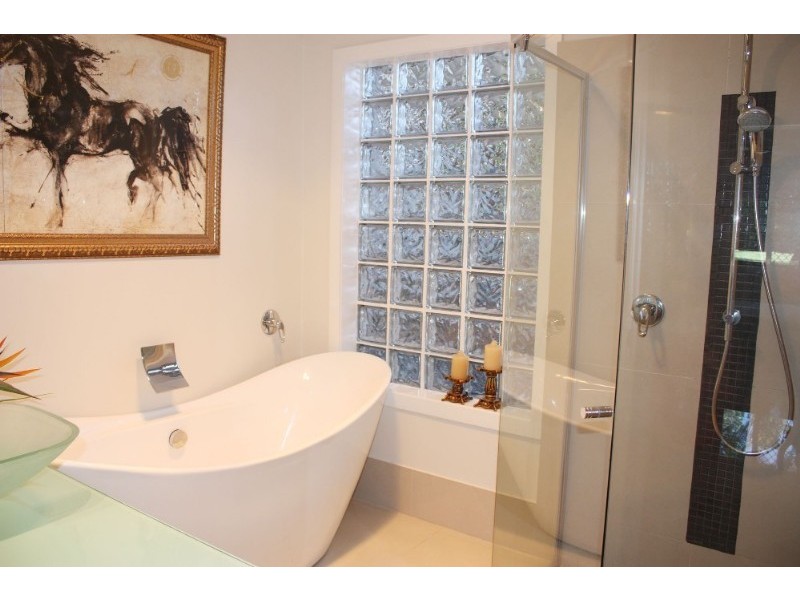 18 Lothian Avenue, Sorrento QLD 4217