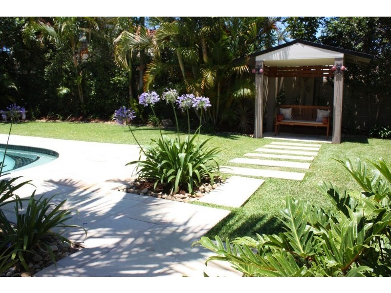 18 Lothian Avenue, Sorrento QLD 4217