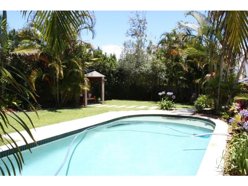 18 Lothian Avenue, Sorrento QLD 4217