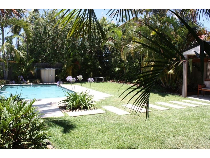 18 Lothian Avenue, Sorrento QLD 4217