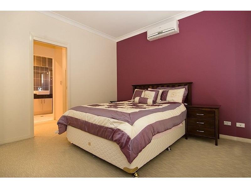 33 Zane Street, Molendinar QLD 4214