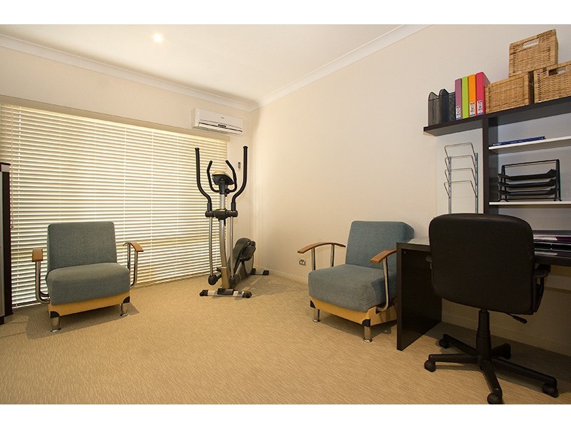 33 Zane Street, Molendinar QLD 4214