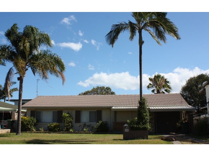 4 ST Nicholas Street, Runaway Bay QLD 4216