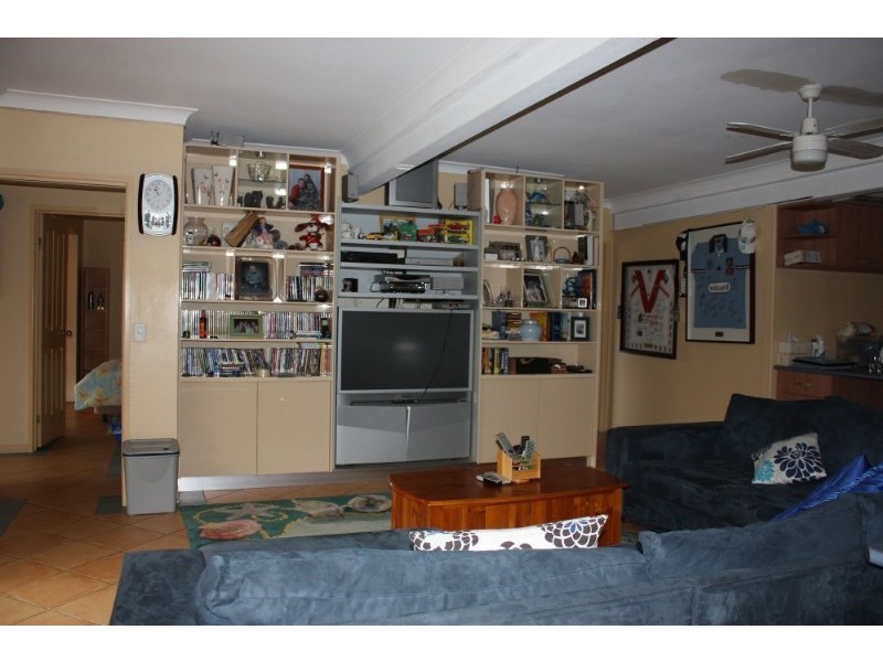 51 Collins Crescent, Benowa QLD 4217