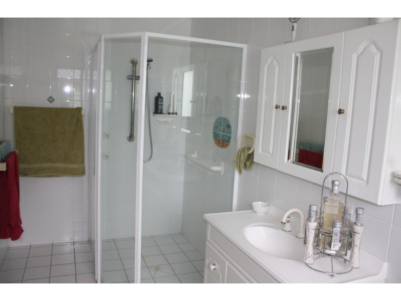 51 Collins Crescent, Benowa QLD 4217